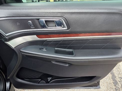 Used 2019 Ford Explorer Platinum AWD/4WD image 37