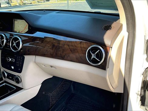 Used 2015 Mercedes-Benz GLK 350 4MATIC image 18