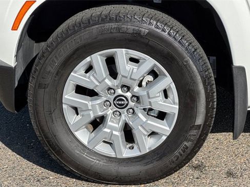 Used 2024 Nissan Frontier SV w/ SV Convenience Package image 45