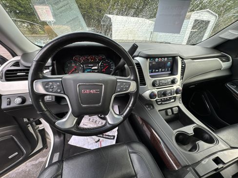 Used 2020 GMC Yukon XL SLT w/ HD Trailering Package image 31