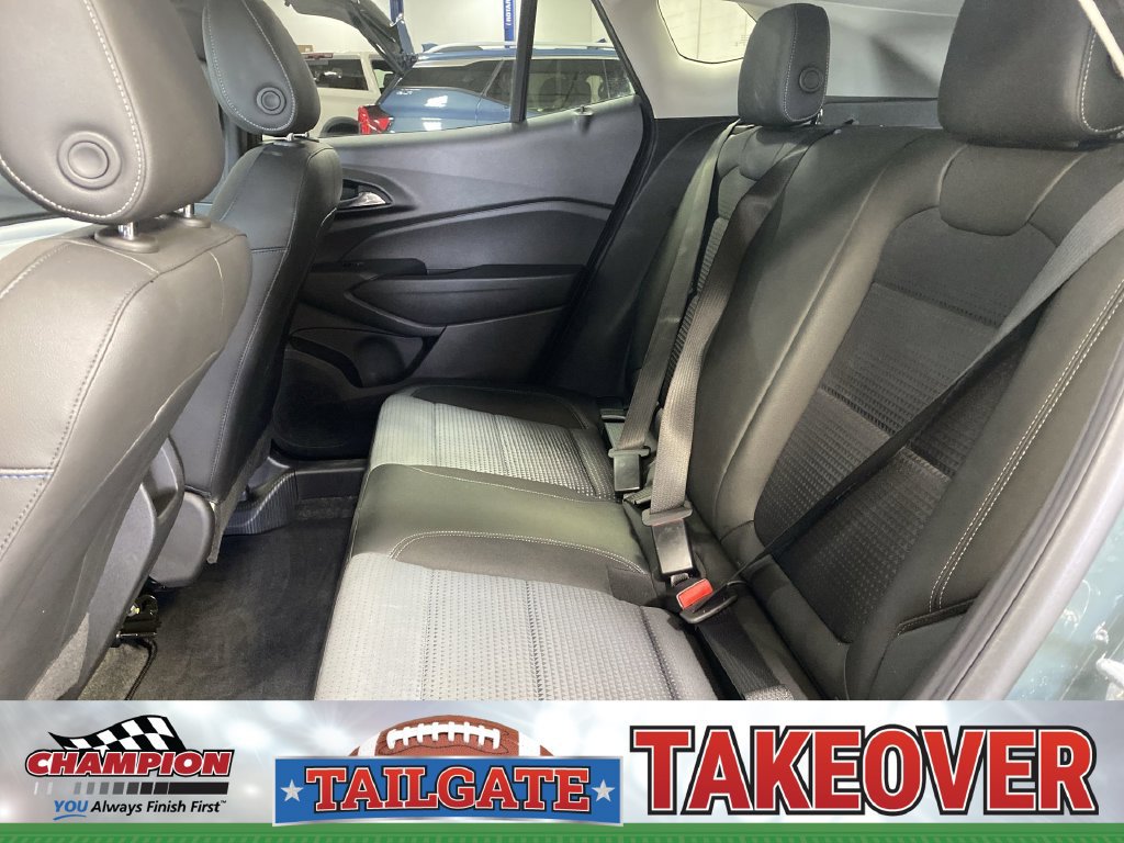 Certified 2025 Chevrolet Trax LT FWD image 33