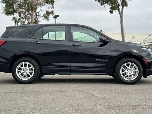 Used 2023 Chevrolet Equinox LS FWD image 3