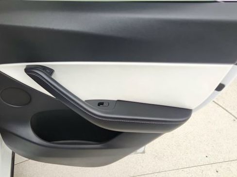 Used 2021 Tesla Model Y Long Range image 27