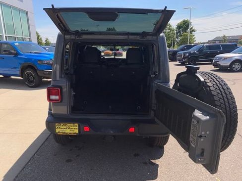 Used 2022 Jeep Wrangler Unlimited Sahara AWD/4WD image 25