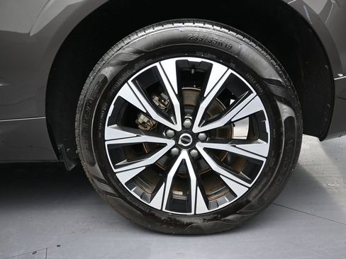 Certified 2023 Volvo XC60 B5 Core image 10