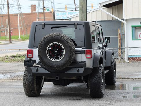 Used 2014 Jeep Wrangler Unlimited Rubicon w/ Connectivity Group image 8