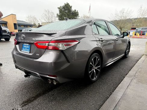 Used 2020 Toyota Camry SE image 3