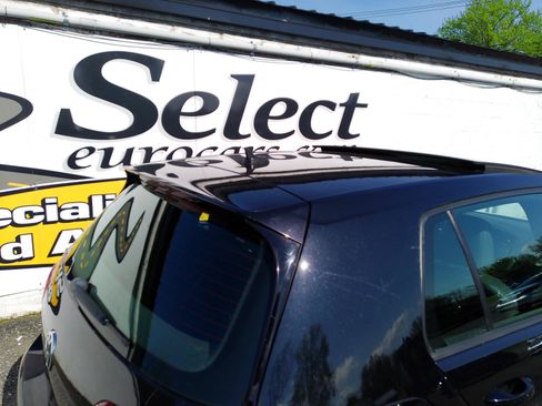 Used 2015 Volkswagen Golf 4-Door FWD image 26