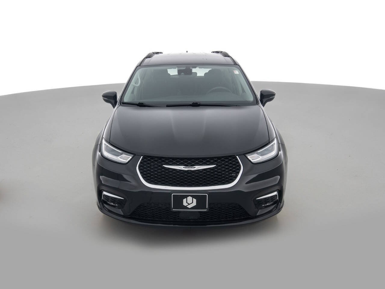 Used 2021 Chrysler Pacifica Touring FWD image 2