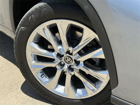 Used 2023 Toyota Highlander Limited image 10