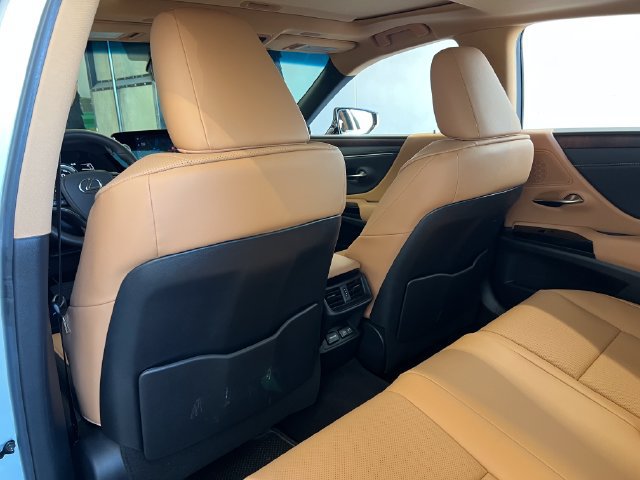 Certified 2025 Lexus ES 300h w/ Premium Package FWD image 38