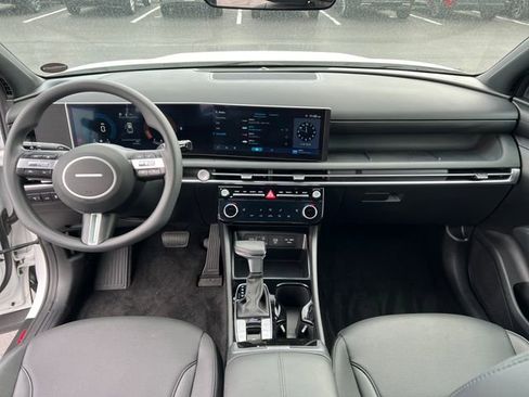 Used 2025 Hyundai Santa Cruz SEL FWD image 15