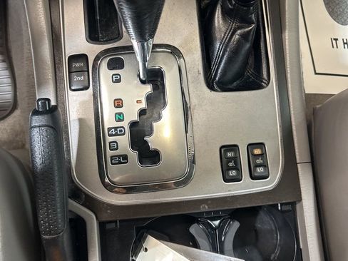 Used 2004 Toyota Land Cruiser image 31