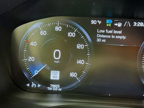 Used 2019 Volvo XC60 T5 Momentum w/ Multimedia Package AWD/4WD image 14