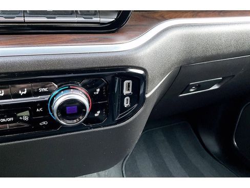 Used 2025 GMC Sierra 1500 SLT image 27