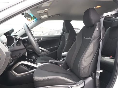 Used 2016 Hyundai Veloster FWD image 22