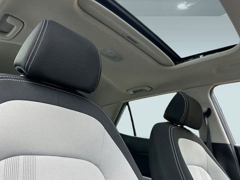 Used 2022 Hyundai Venue SEL w/ Cargo Package image 14