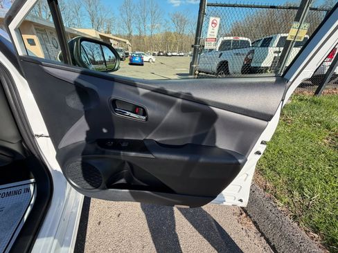 Used 2021 Toyota Prius LE image 14