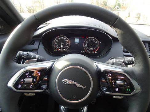 New 2024 Jaguar E-PACE R-Dynamic SE image 25