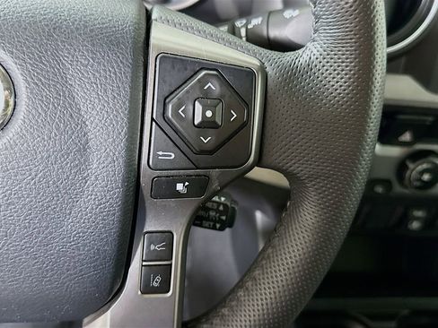 Certified 2018 Toyota Tacoma SR5 AWD/4WD image 21