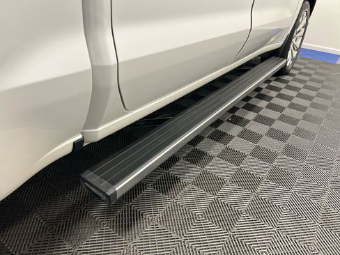 Used 2020 Chevrolet Silverado 1500 High Country image 39