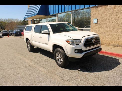 Used 2017 Toyota Tacoma SR5 w/ Tow Package image 1