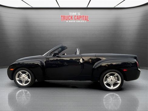 Used 2004 Chevrolet SSR w/ Preferred Equipment Group image 10
