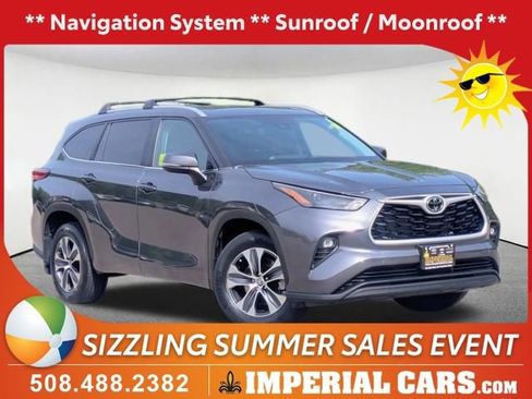 Used 2023 Toyota Highlander XLE AWD/4WD image 1