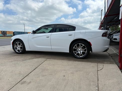 Used 2016 Dodge Charger SE w/ Power Sunroof Group AWD/4WD image 8