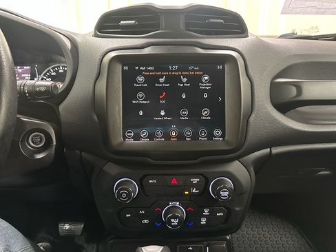 Used 2023 Jeep Renegade Latitude w/ Premium Group image 28