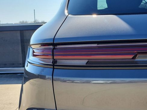 Certified 2024 Porsche Cayenne image 12