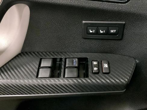 Used 2015 Toyota RAV4 Limited AWD/4WD image 35