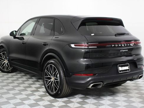 Certified 2025 Porsche Cayenne image 3