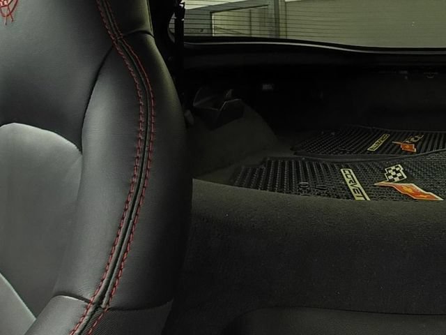 Used 2006 Chevrolet Corvette Coupe RWD image 25
