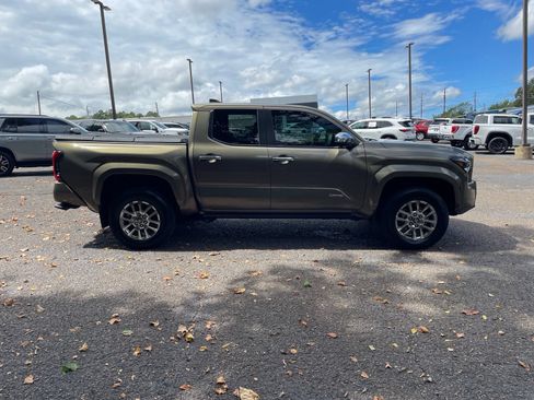 Used 2024 Toyota Tacoma Limited w/ Limited Package (LT) AWD/4WD image 9