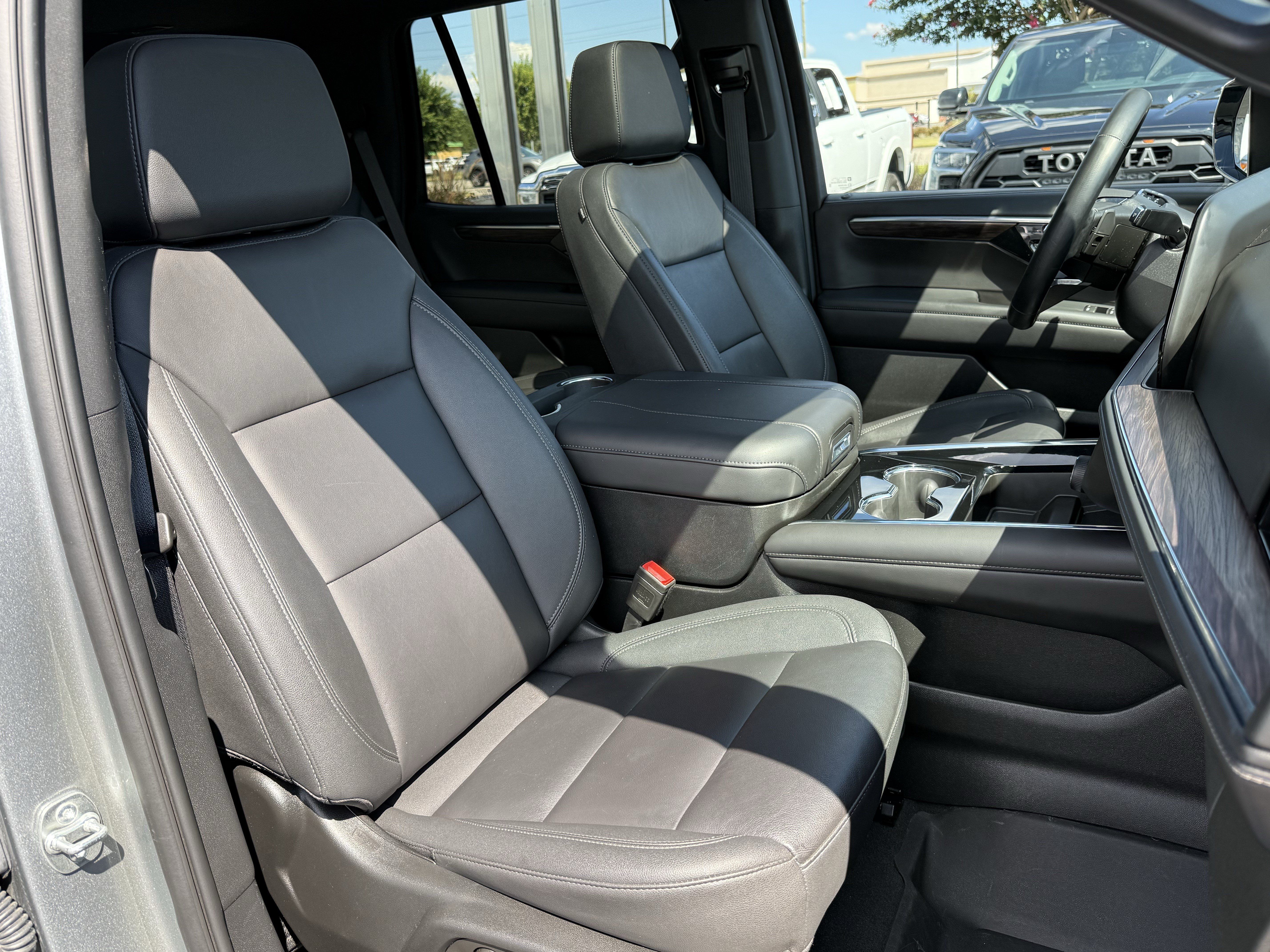 Used 2025 Chevrolet Tahoe Z71 w/ Z71 Off-Road Package AWD/4WD image 38