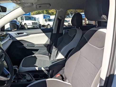 Used 2025 Volkswagen Taos SE image 23