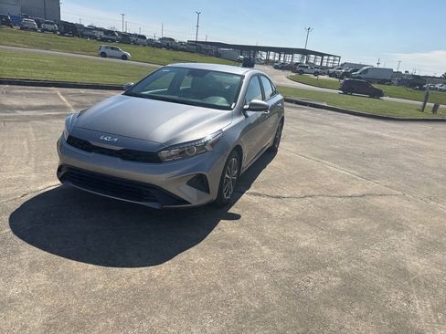 Used 2023 Kia Forte LXS image 4