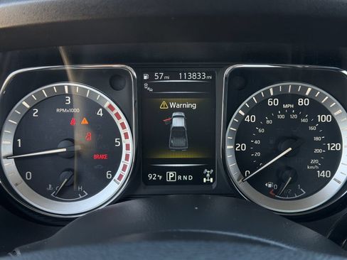 Used 2017 Nissan Titan SV AWD/4WD image 19