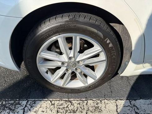 Used 2014 Toyota Avalon XLE FWD image 4