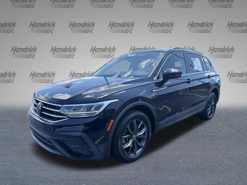 Used 2022 Volkswagen Tiguan SE w/ Panoramic Sunroof Package AWD/4WD image 8