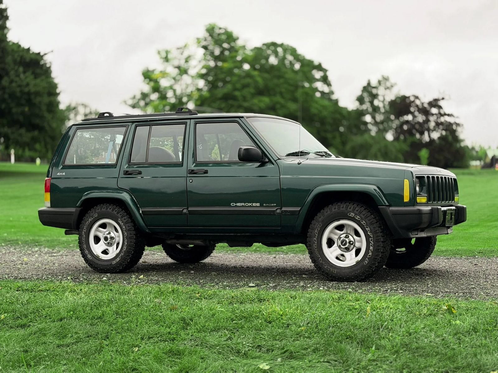 Used 1999 Jeep Cherokee 4WD 4-Door image 1