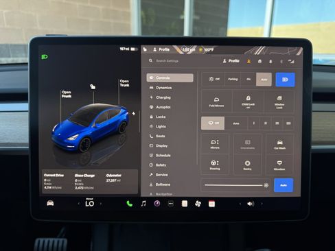 Used 2023 Tesla Model Y Performance image 17