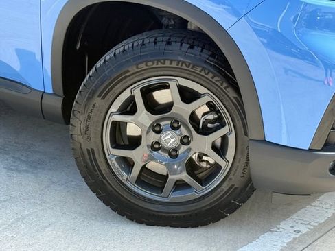 Used 2025 Honda Pilot TrailSport image 2