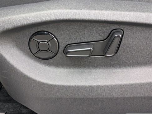 New 2026 Volkswagen Tiguan SE R-Line image 22