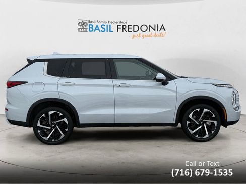Used 2024 Mitsubishi Outlander SE image 6
