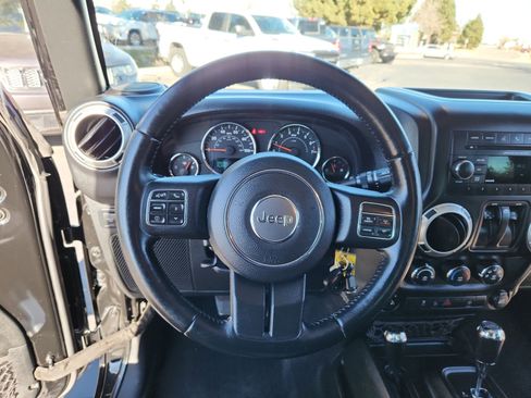 Used 2017 Jeep Wrangler Rubicon w/ Power Convenience Group image 9
