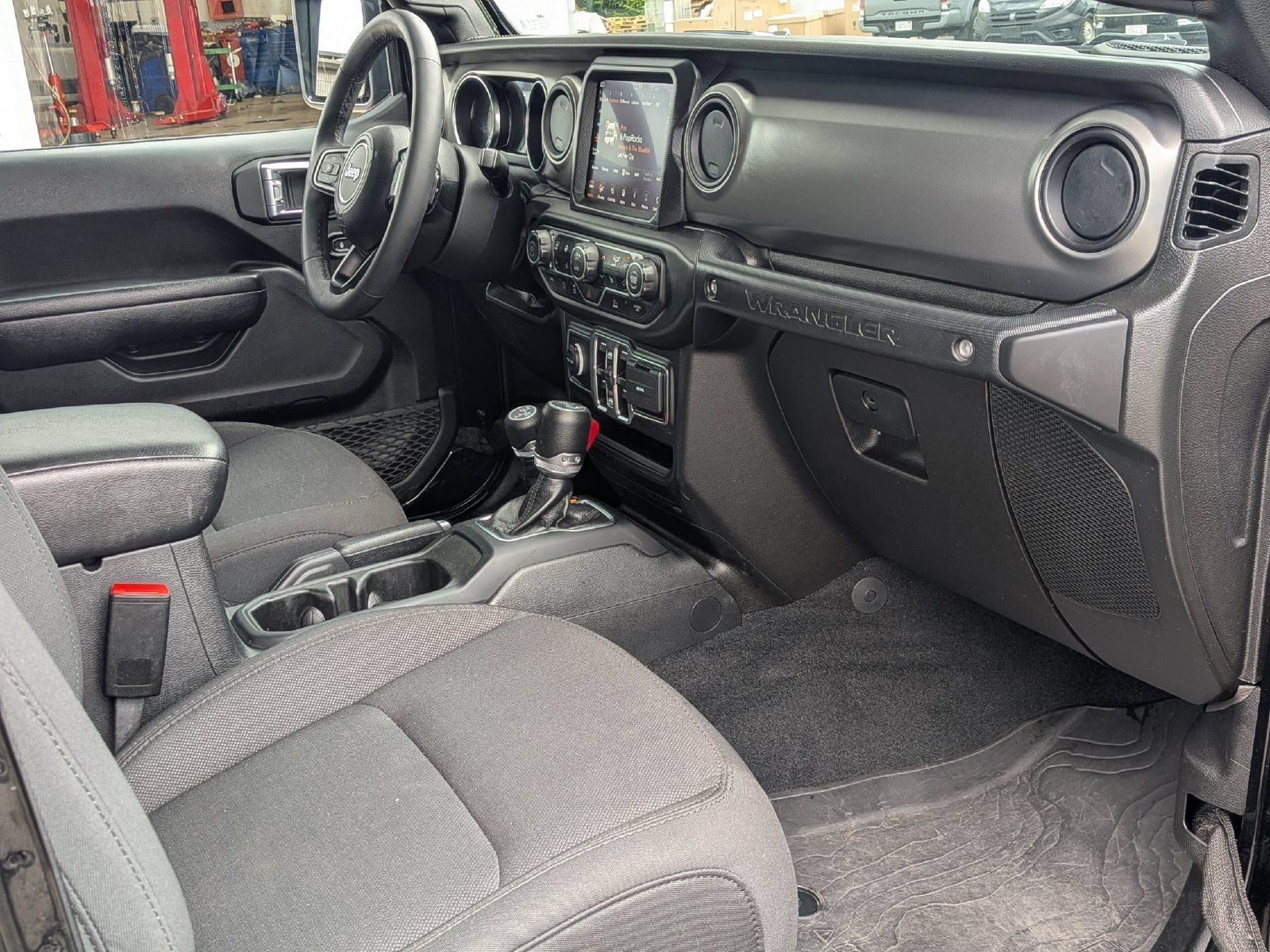 Used 2023 Jeep Wrangler Unlimited w/ Cold Weather Group AWD/4WD image 26