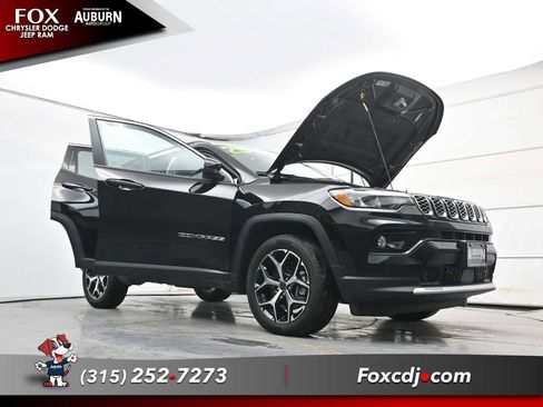 Used 2025 Jeep Compass Limited image 32