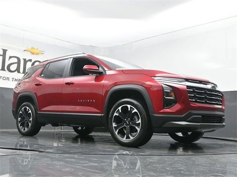 New 2026 Chevrolet Equinox LT image 2